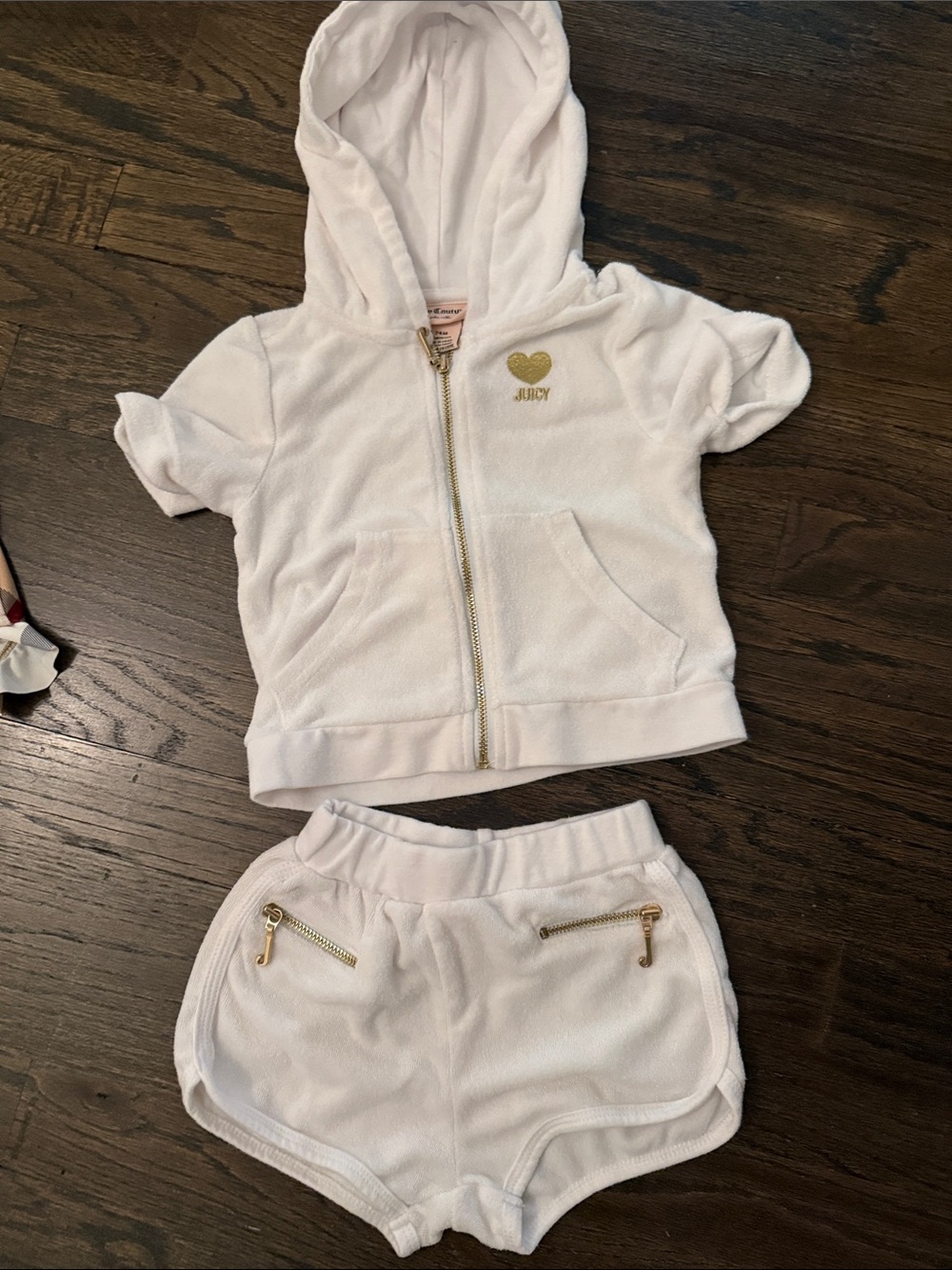 Juicy Couture White Short-Sleeve Hoodie & Shorts Set with Gold Accents